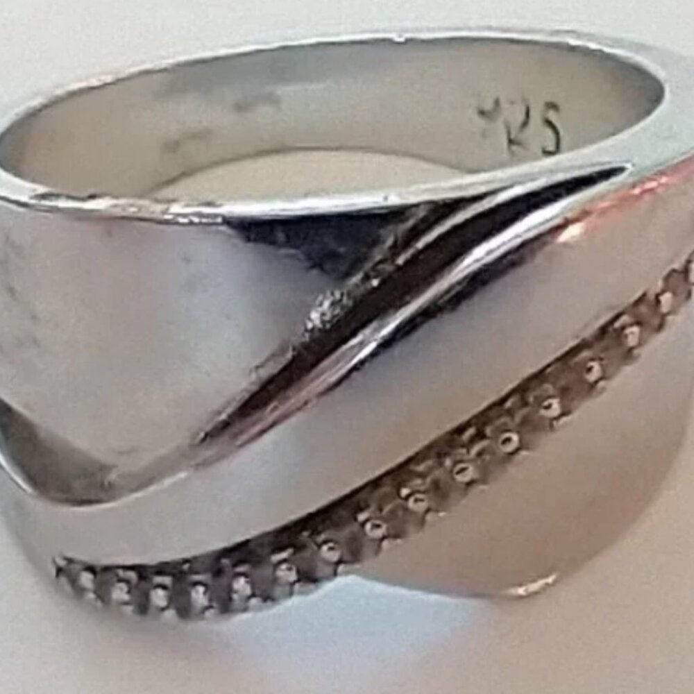 Ring - Picture 2 of 4